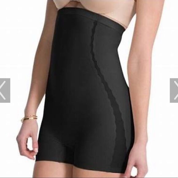 ASSETS by SPANX- Red Hot Label- Luxe & Lean Scalloped High-Waist Girl Short, 1X - Picture 7 of 7